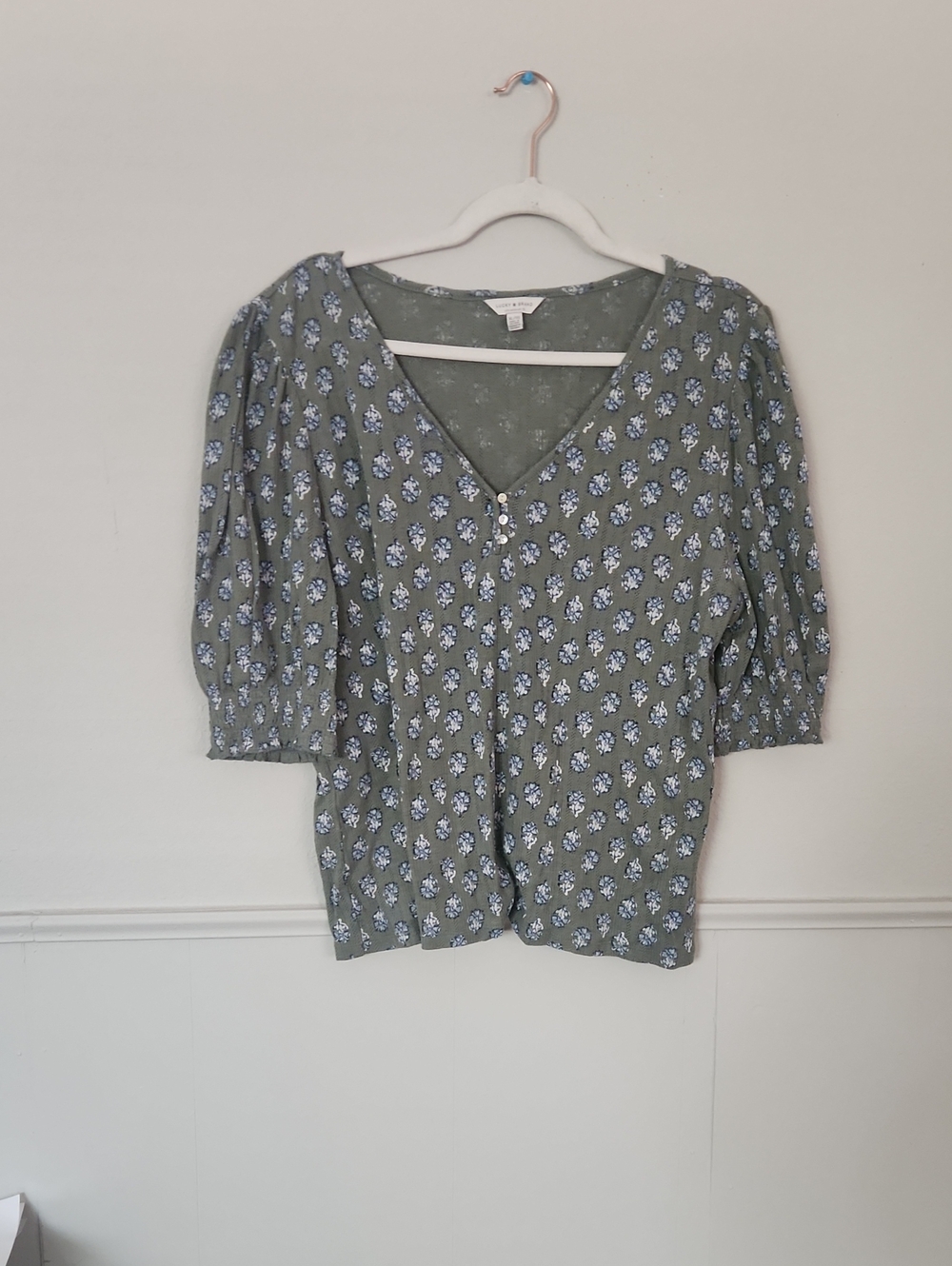 Lucky Brand Sage Green Floral V-Neck Puff Sleeve Top